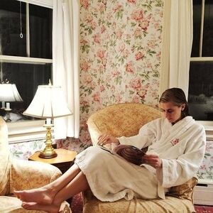 Vtg Red Lion Inn Elegant White Women's Robe